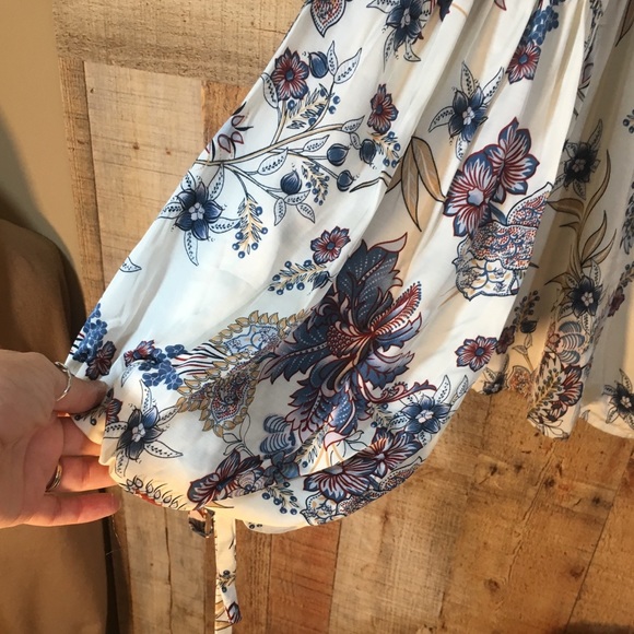 Willow & Clay Floral Blouse - Picture 3 of 8